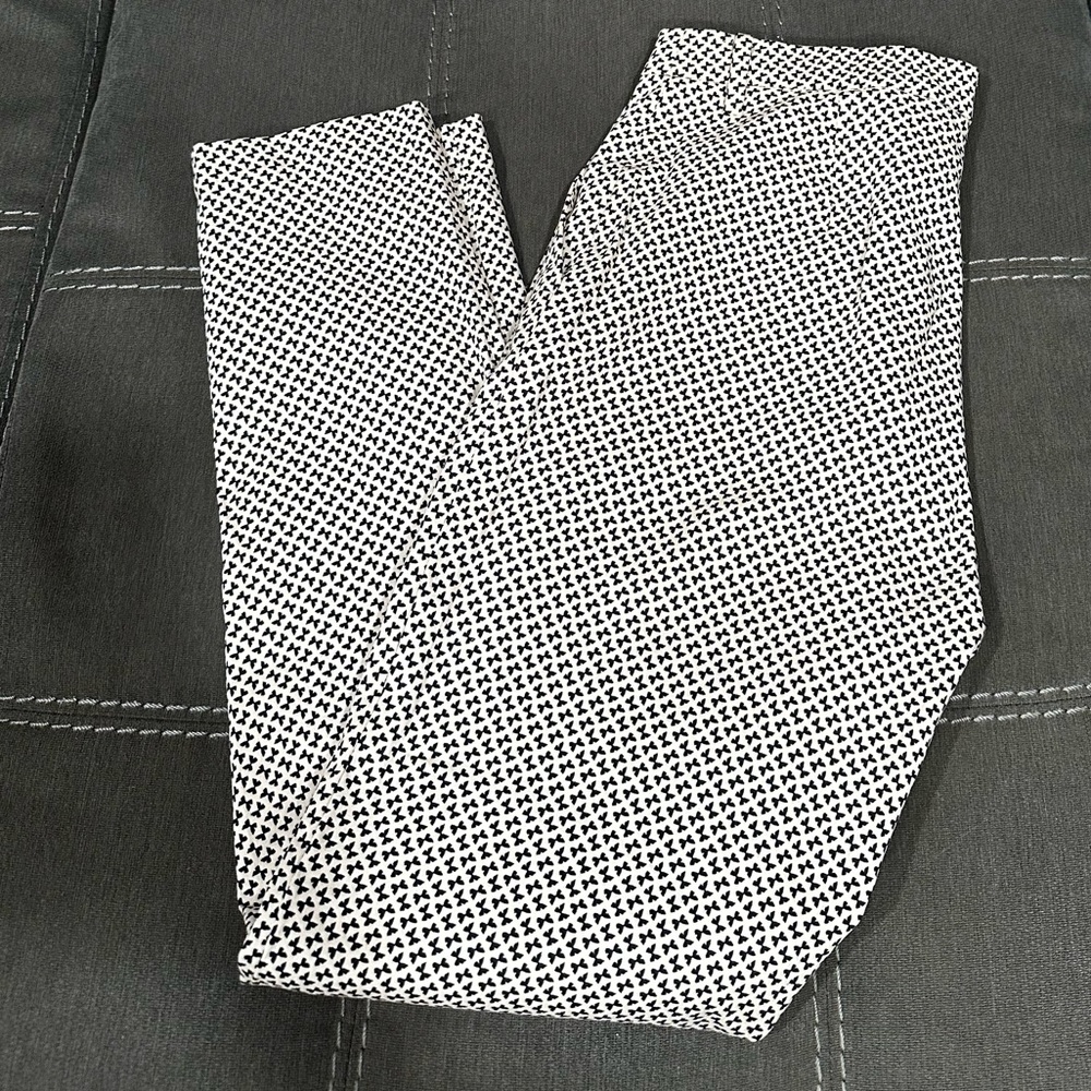Fun Ankle length slacks with small black bowes